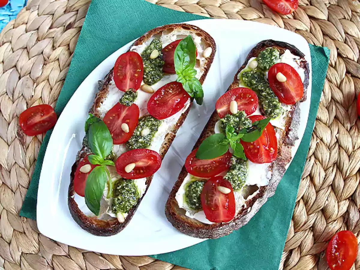 Tartines fromage frais, pesto et tomates cerises - photo 4