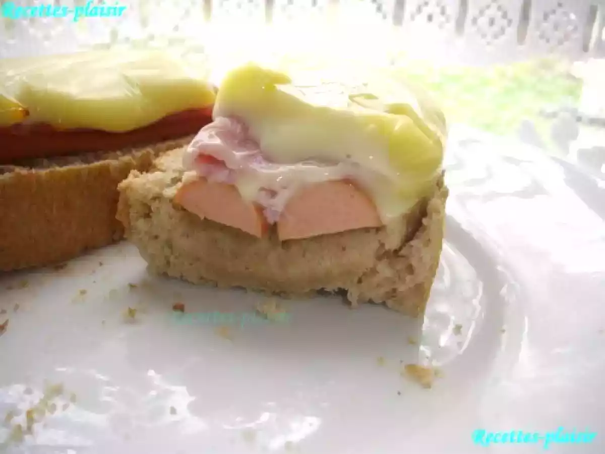 Tartines saucisses, jambon et fromage