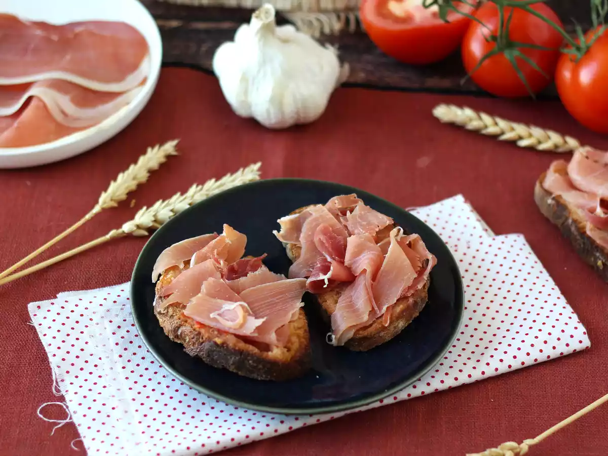 Tartines tomate et jambon serrano