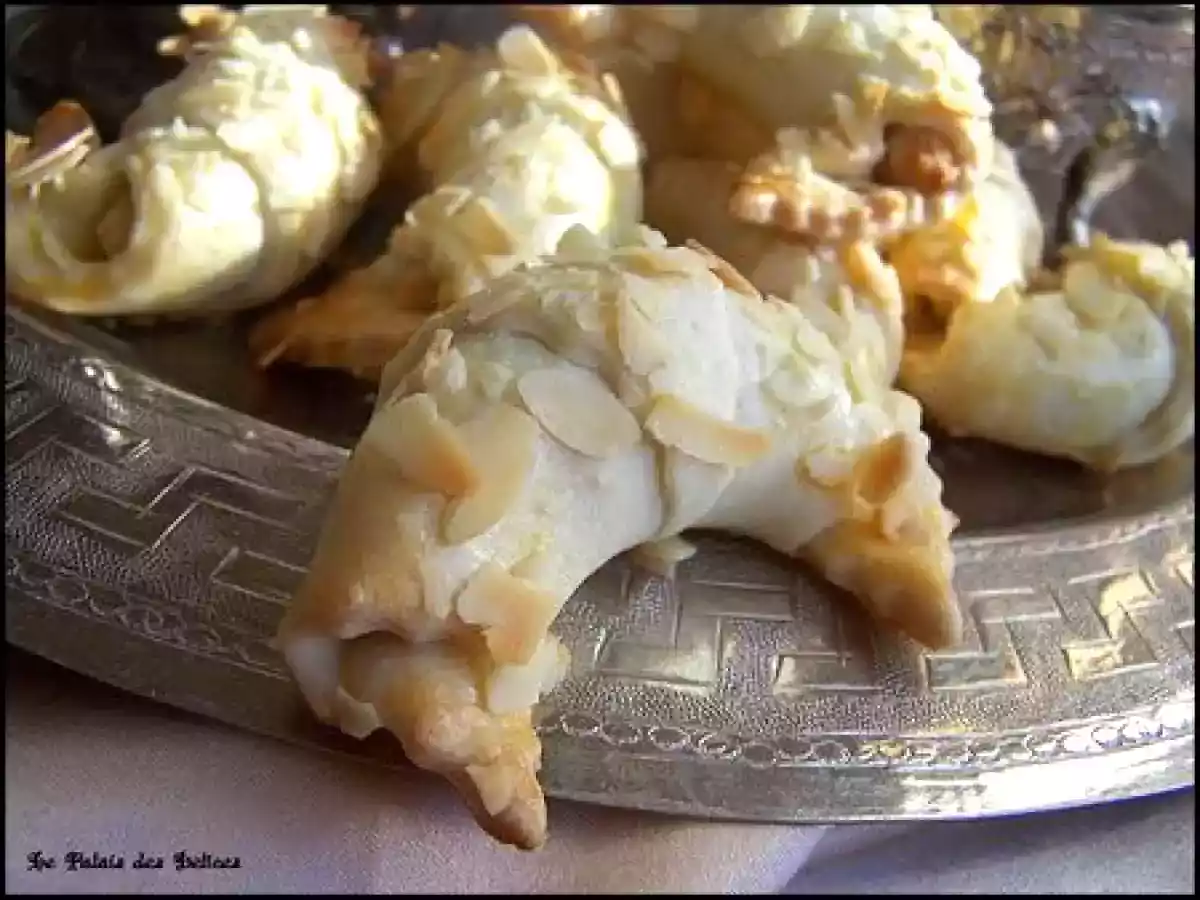 Tcharek el aryane, petits croissants aux amandes ( pâtisserie algérienne ) - photo 2