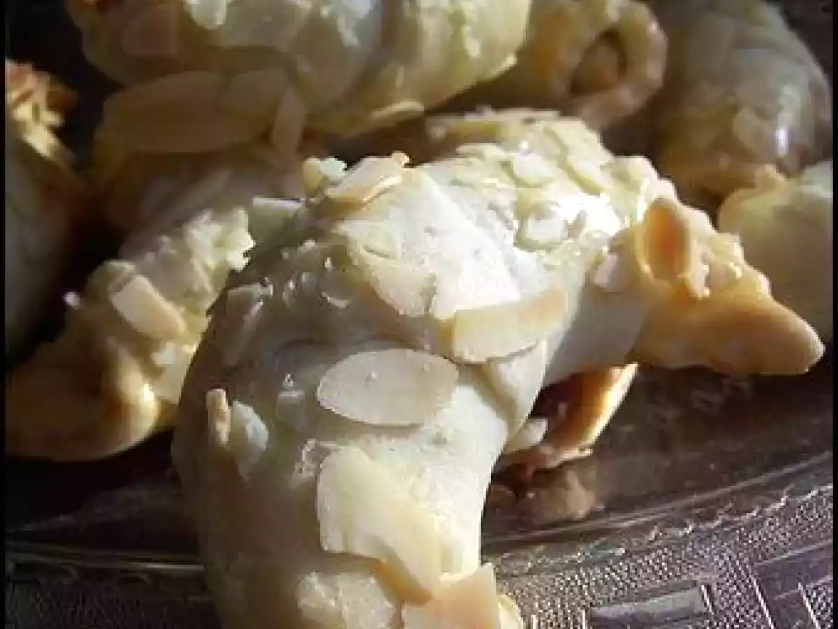 Tcharek el aryane, petits croissants aux amandes ( pâtisserie algérienne ) - photo 4