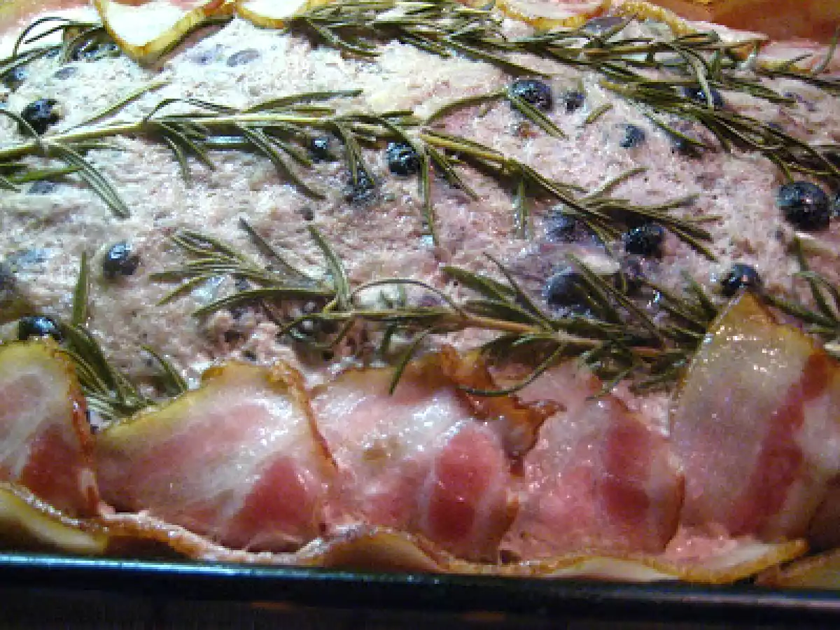 Terrine d'orignal au cidre de glace, avelines, morilles, bleuets séchés, poivre rose. - photo 4