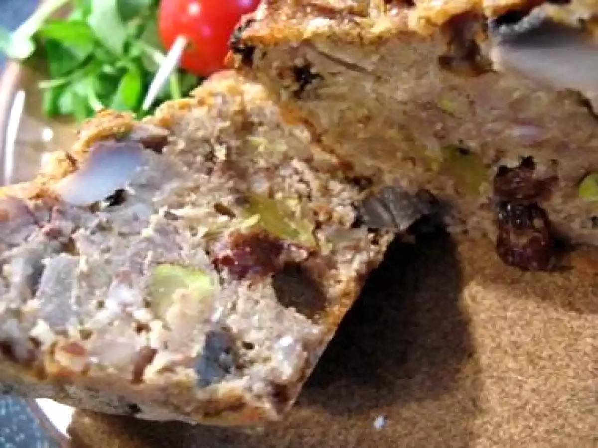 Terrine de champignons et de châtaignes aux fruits secs.