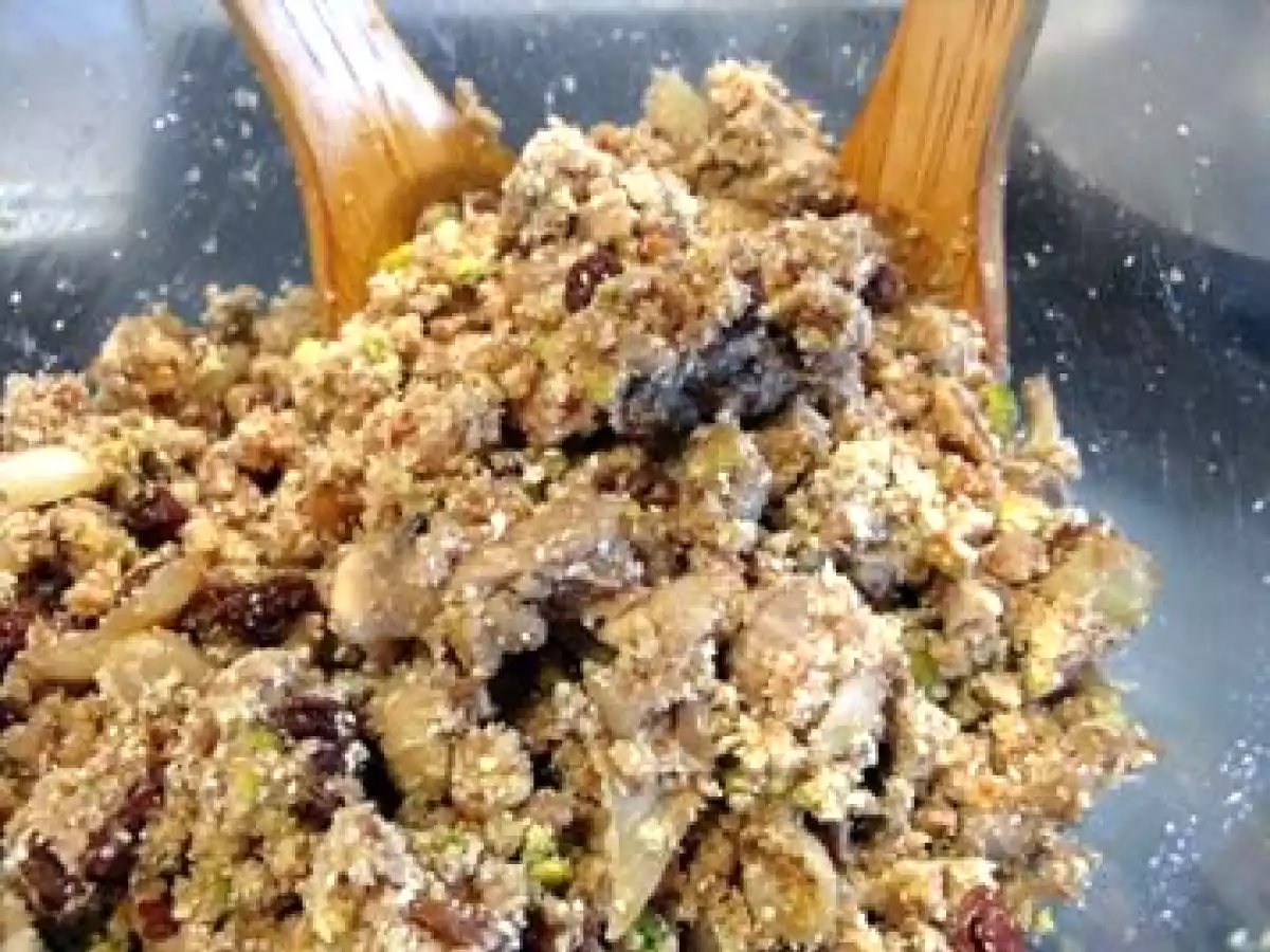 Terrine de champignons et de châtaignes aux fruits secs. - photo 3