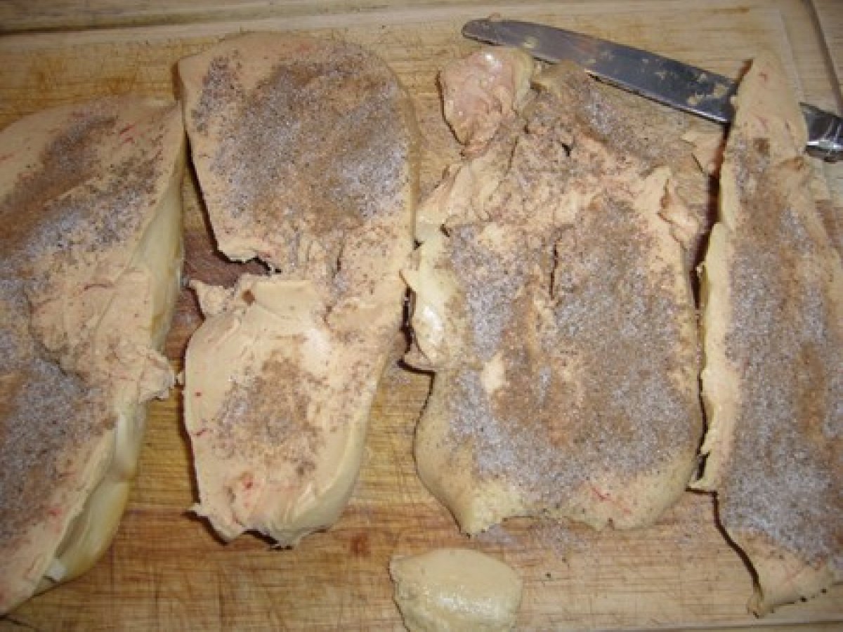 Terrine de foie gras aux poires, de kumquats confits