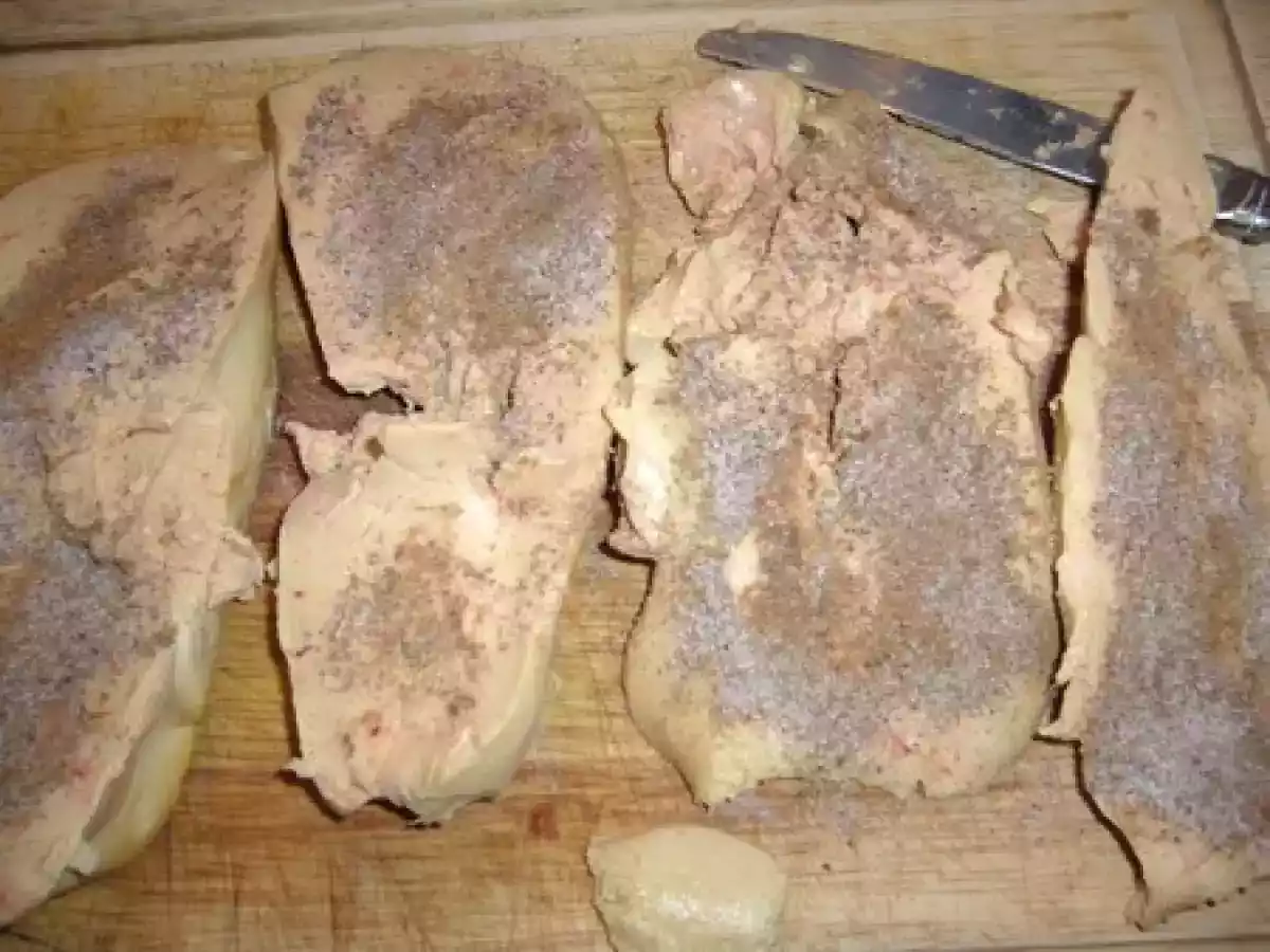 Terrine de foie gras aux poires, accompagnée de kumquats confits - photo 2