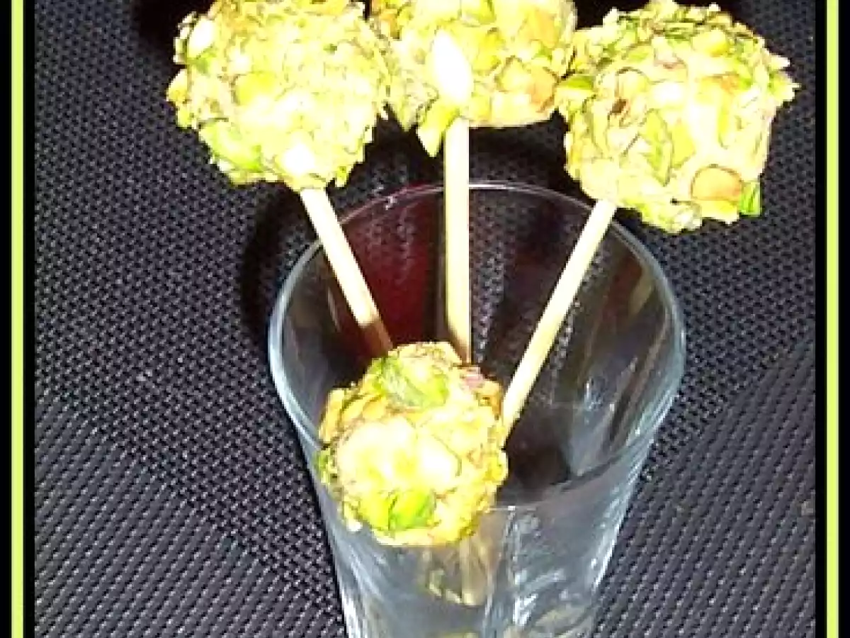 Terrine de foie gras maison, et truffes de foie gras aux pistaches