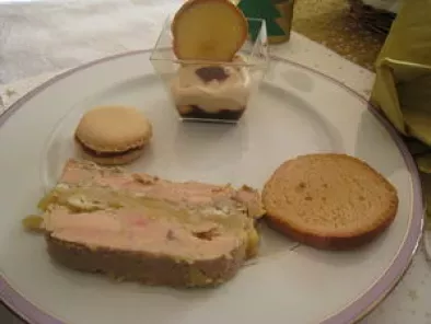Terrine de foie gras marbré aux poires et marrons