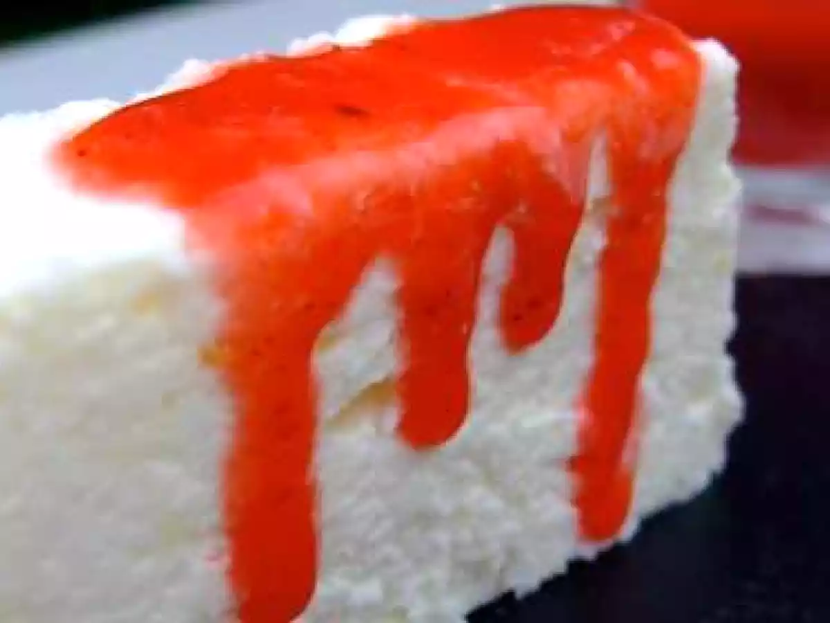 Terrine de mousse de faisselle au citron, coulis de fraises