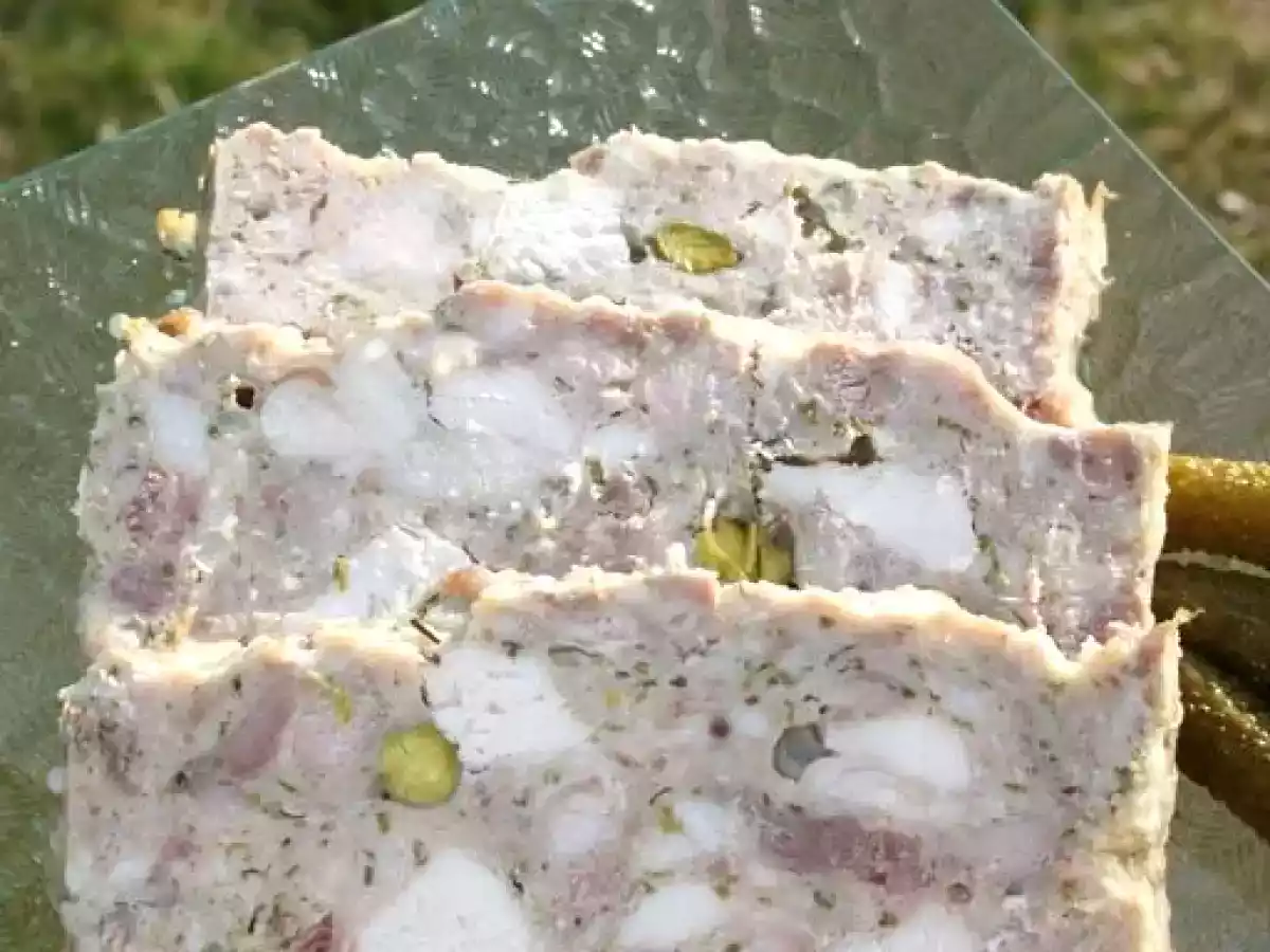 Terrine de porc et poulet aux pistaches