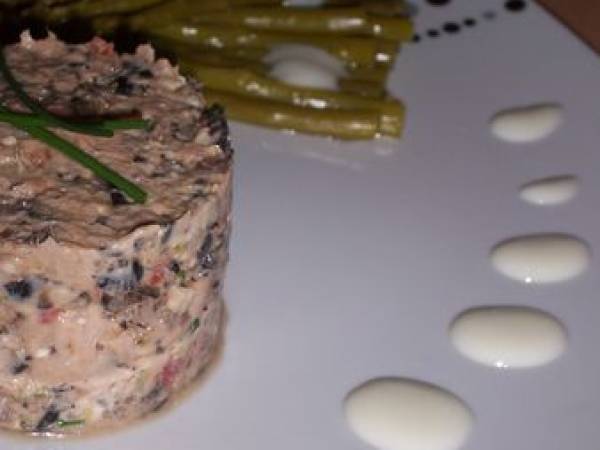 Terrine de thon aux olives