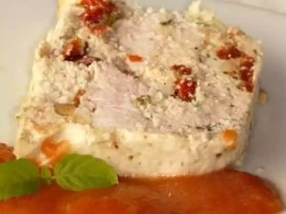 Terrine légère de poulet aux tomates confites et basilic