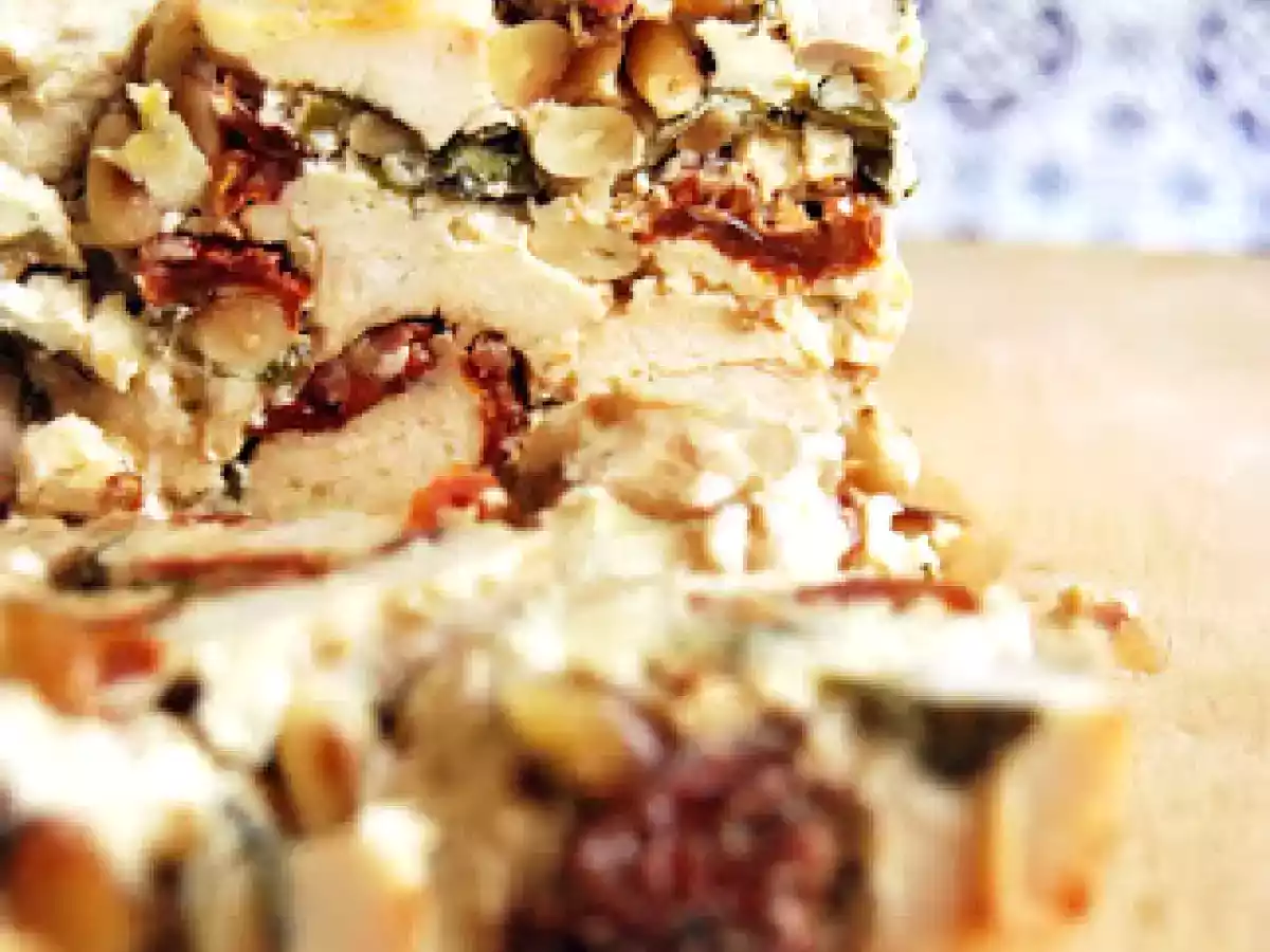 Terrine light de poulet, aux tomates confites, et basilic