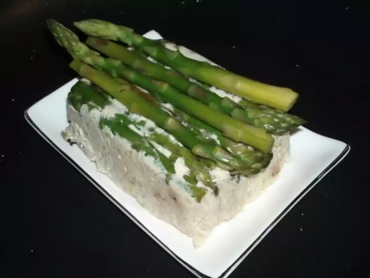 Terrines d'asperges vertes et chevre frais à l'estragon et au piment d'espelette