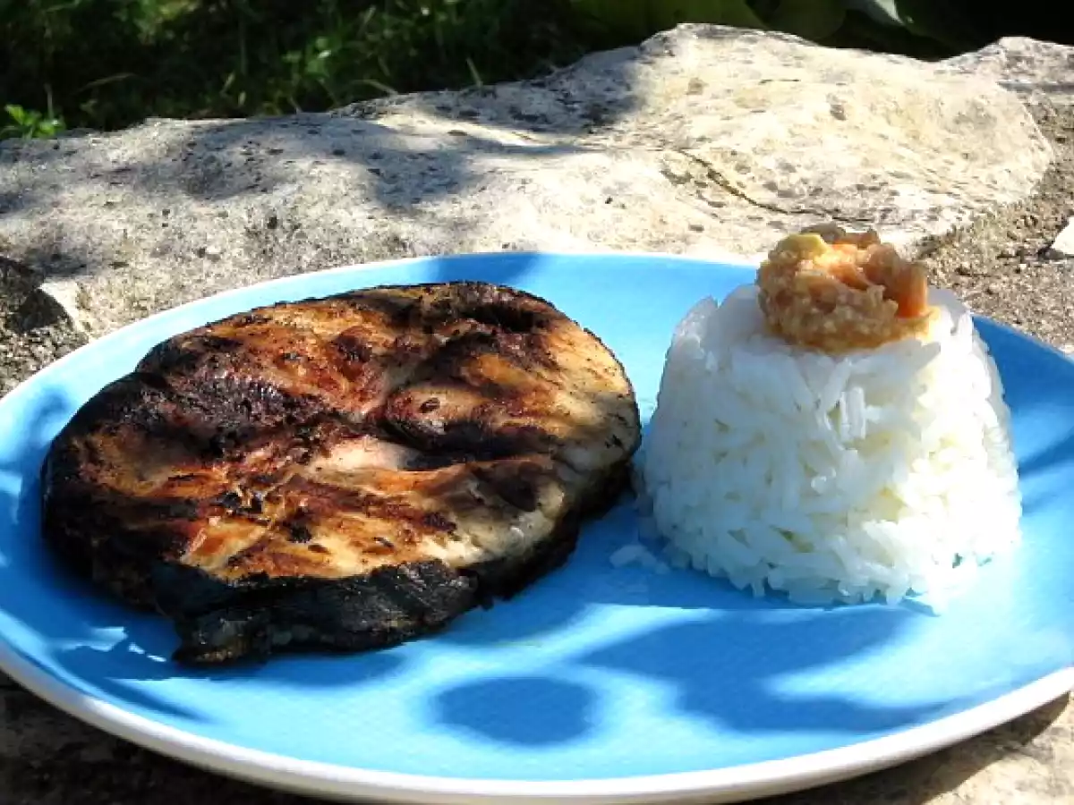 Thon rouge au barbecue et sauce avocat