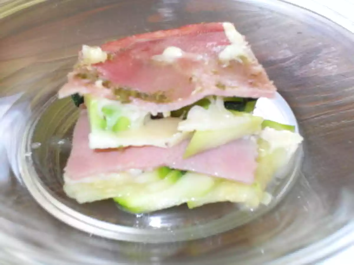 Tian courgette, jambon et gruyère