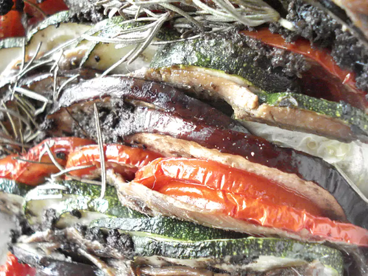 Tian provençal, anchois olives et romarin