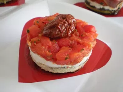 Timbale chèvre, tomates et tapenade