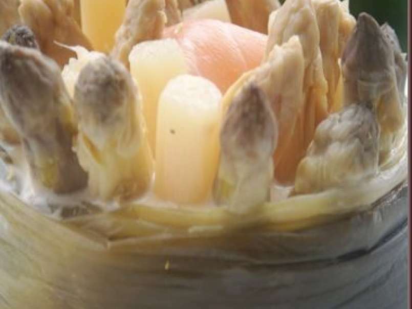 Timbale d'asperges crème mousseline en ruban de poireaux