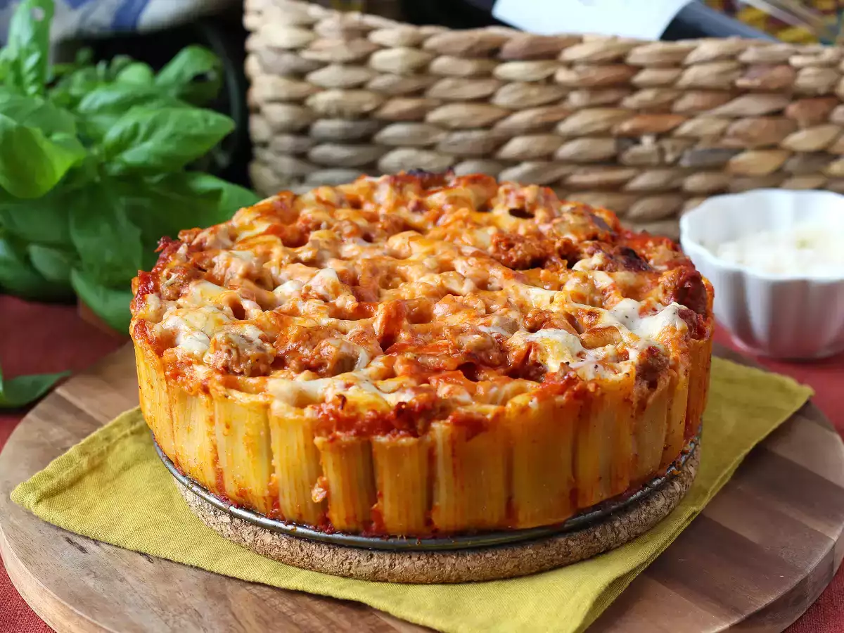 Timbale de rigatoni au four à la saucisse, à la béchamel et à la mozzarella - photo 2