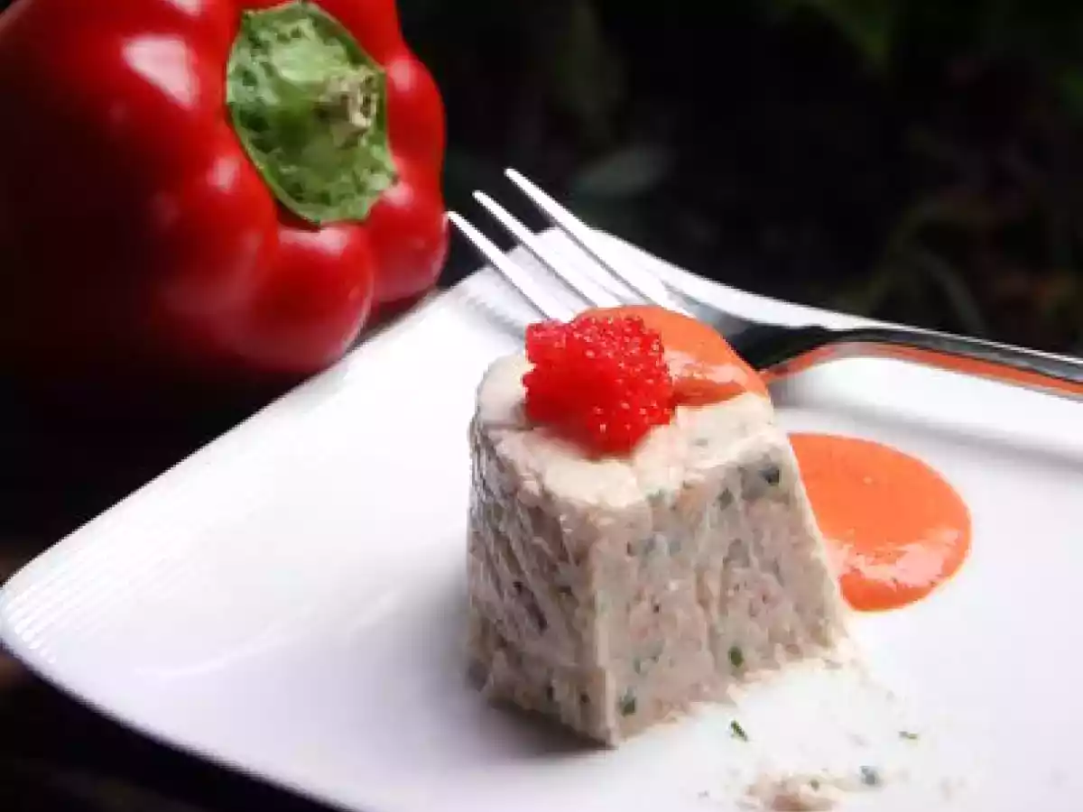 Timbales de truite fumée sauce poivron rouge