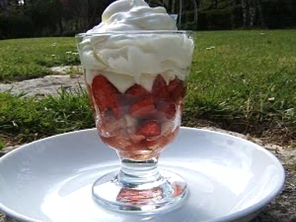 Tiramisu aux fraises et ananas en verrine