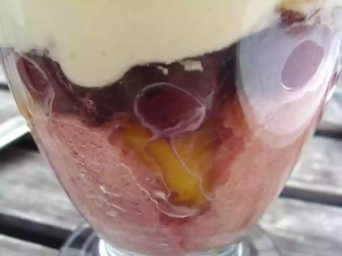 Tiramisu aux fruits d'été.