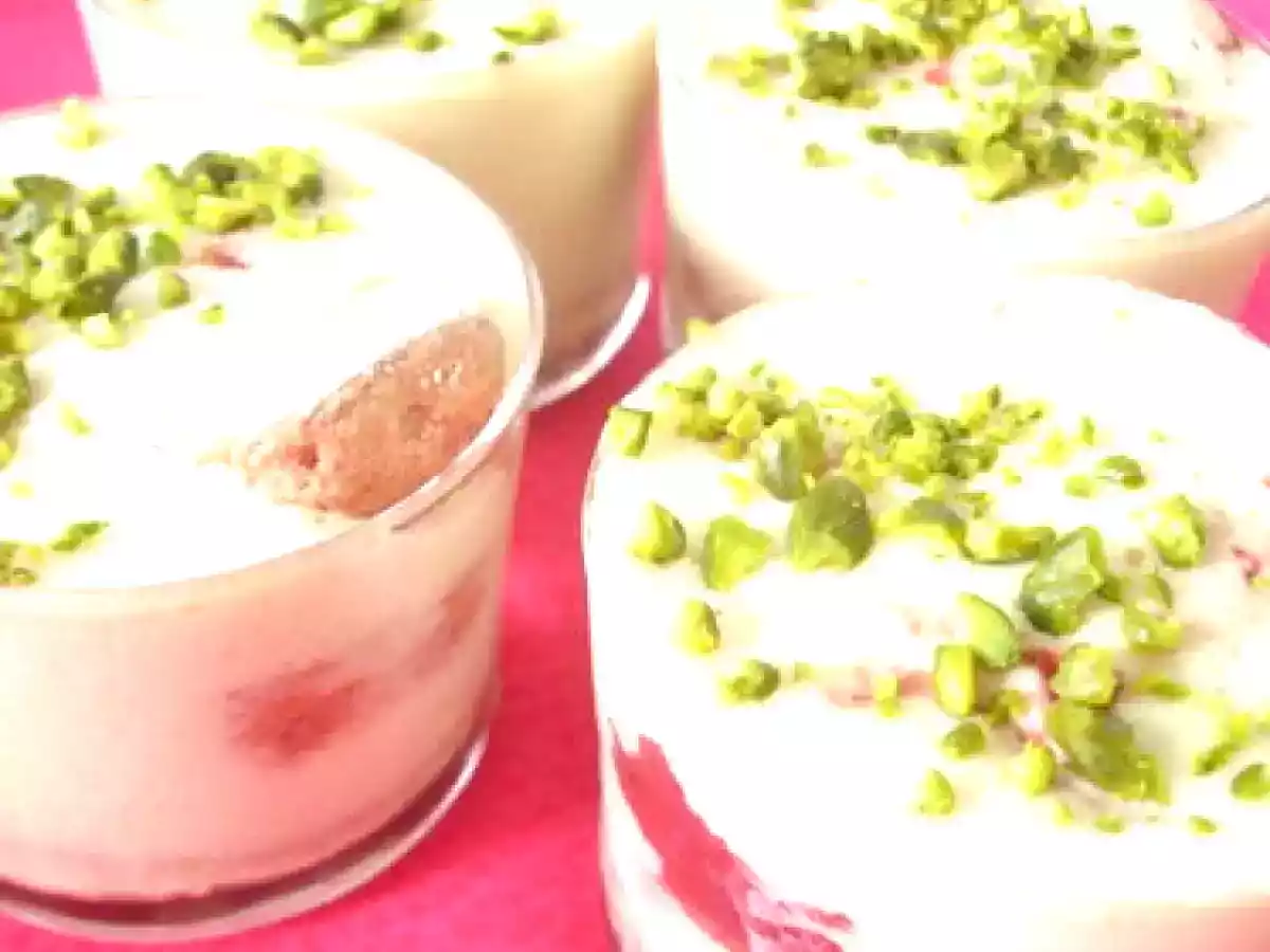 Tiramisu framboises et biscuits roses