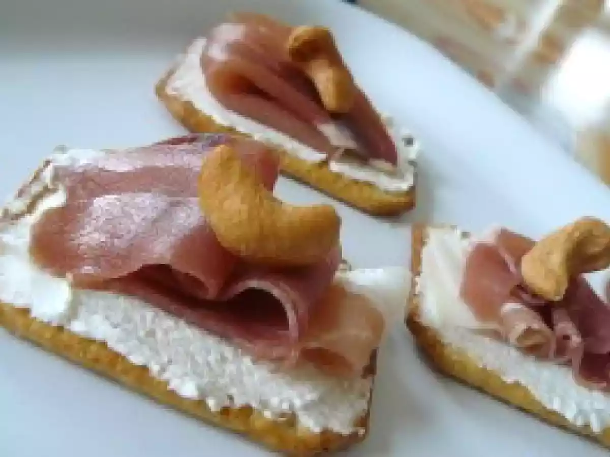 Toast apéritif au jambon de Bayonne et chèvre