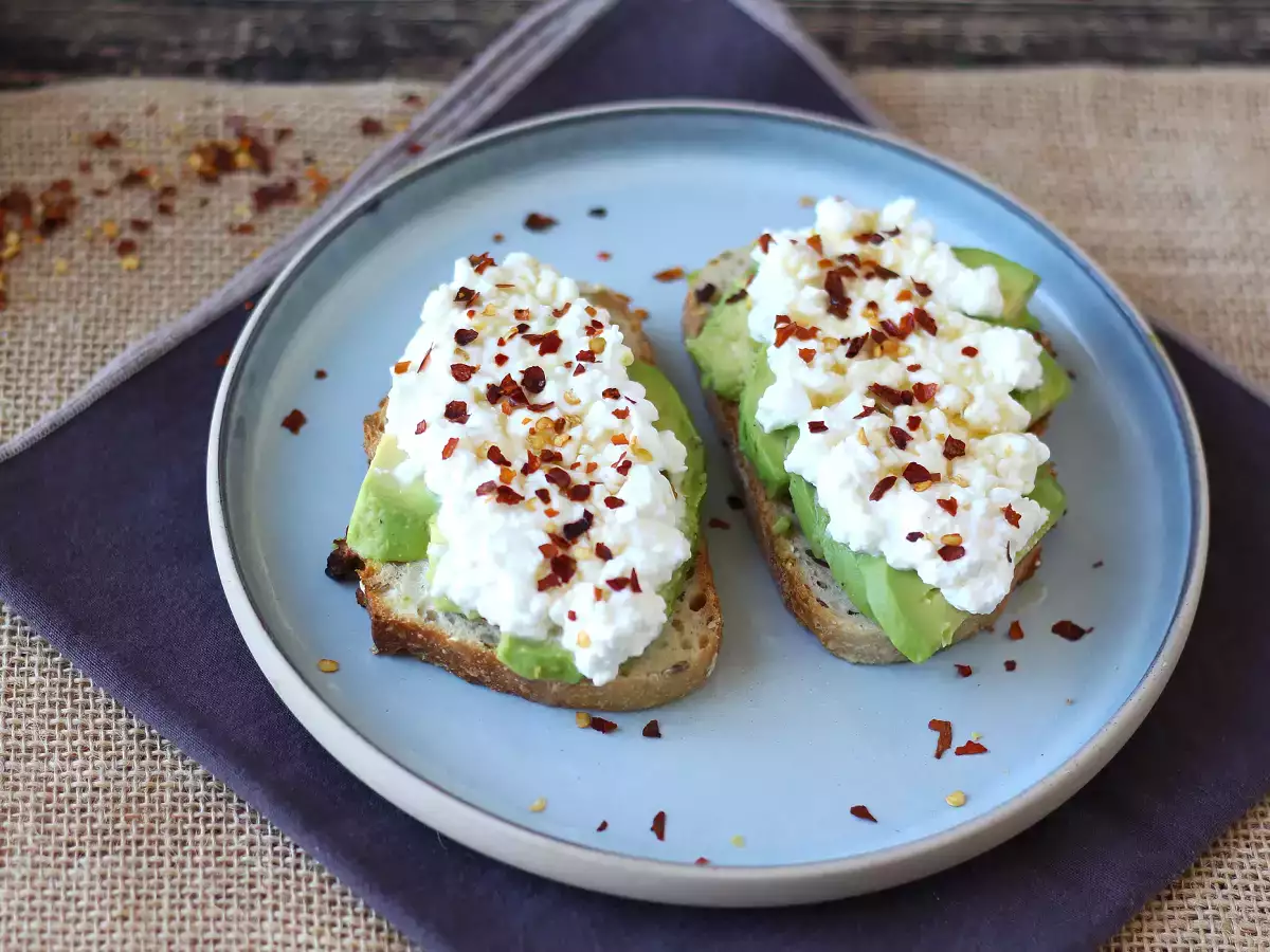 Toast avocat et cottage cheese au miel épicé - photo 4