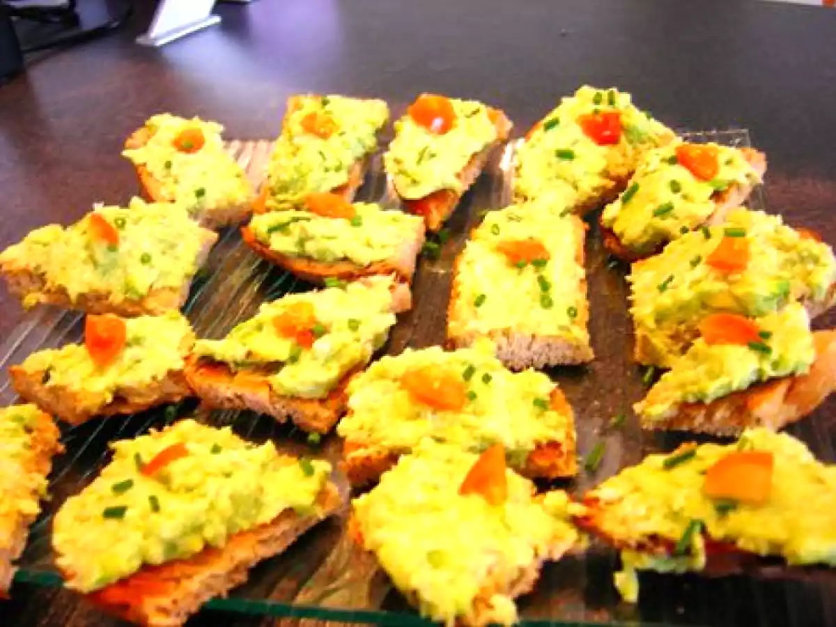 Toasts à l'avocat et au crabe