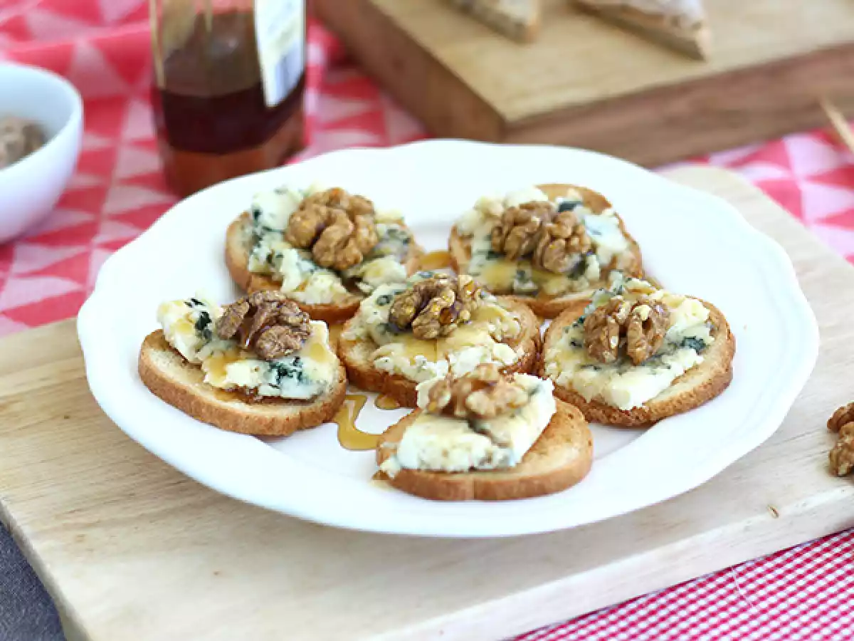 Toasts au roquefort, noix et miel - photo 3