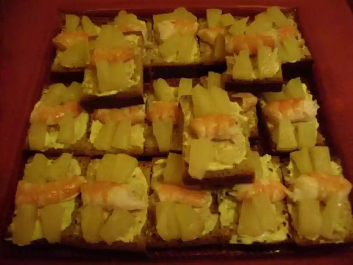 Toasts aux crevettes et ananas sur pain d'épices