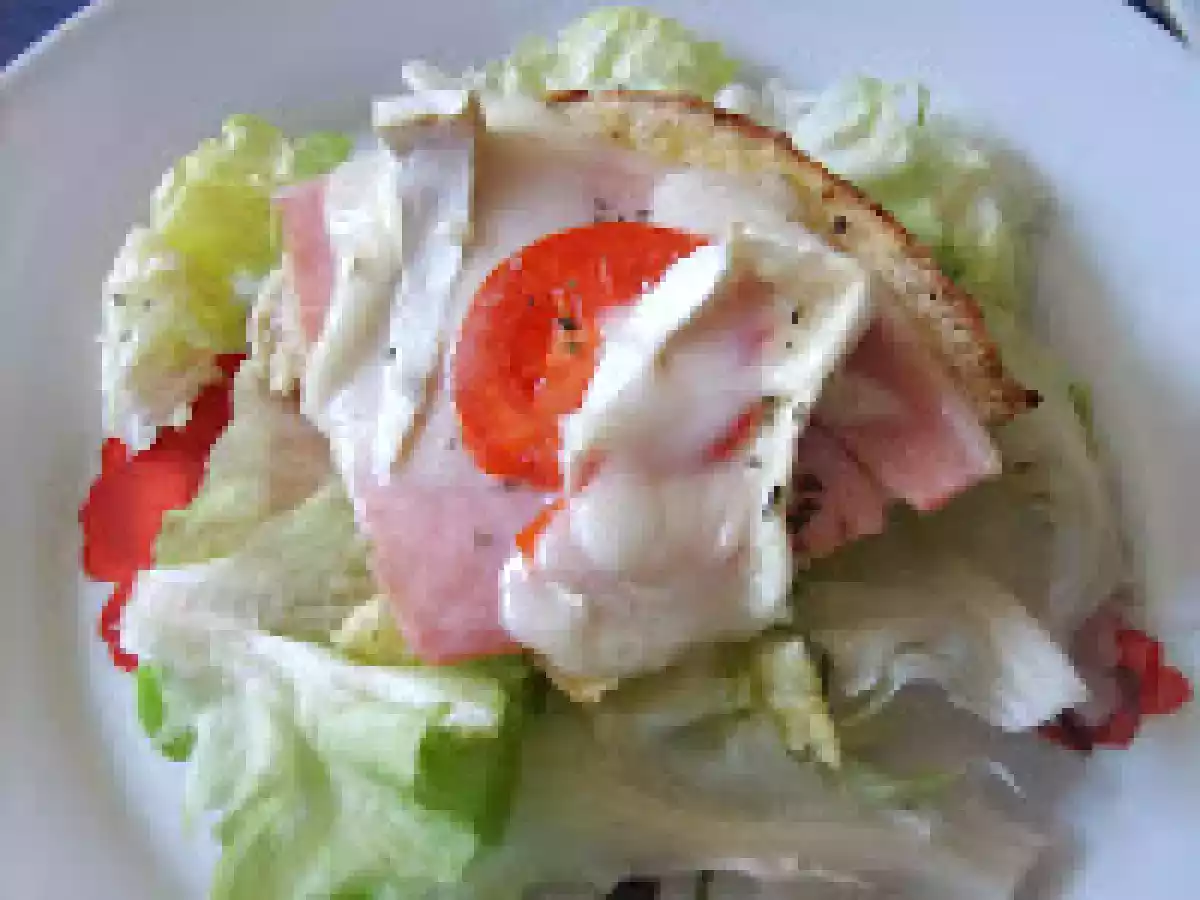 Toasts minute au fromage de chèvre et jambon.