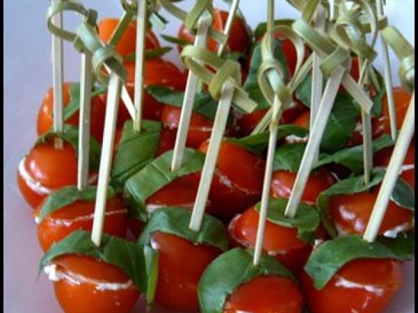 Tomate cocktail farcie au fromage ail et fines herbes