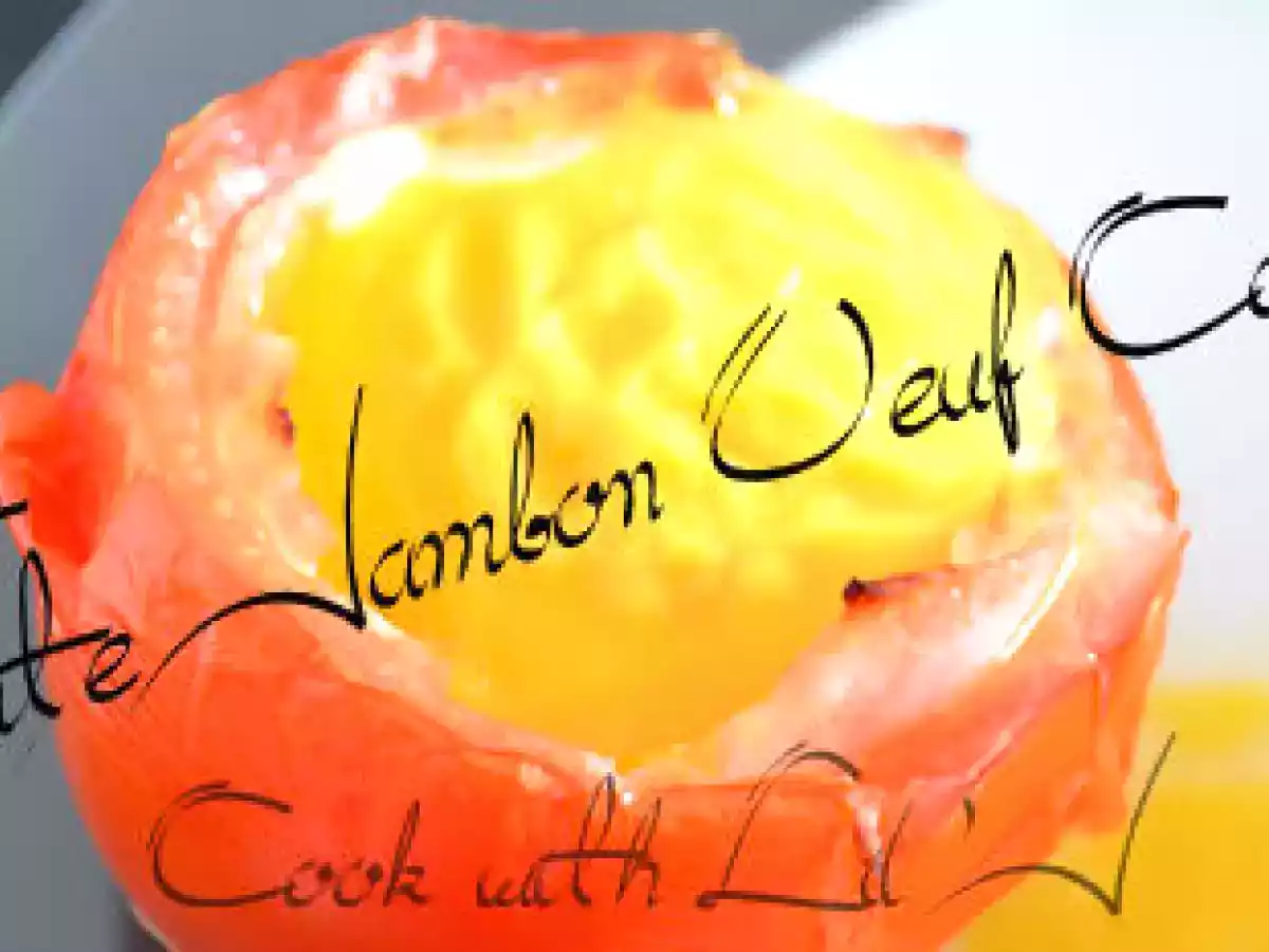 Tomate farcie au jambon et oeuf cocotte