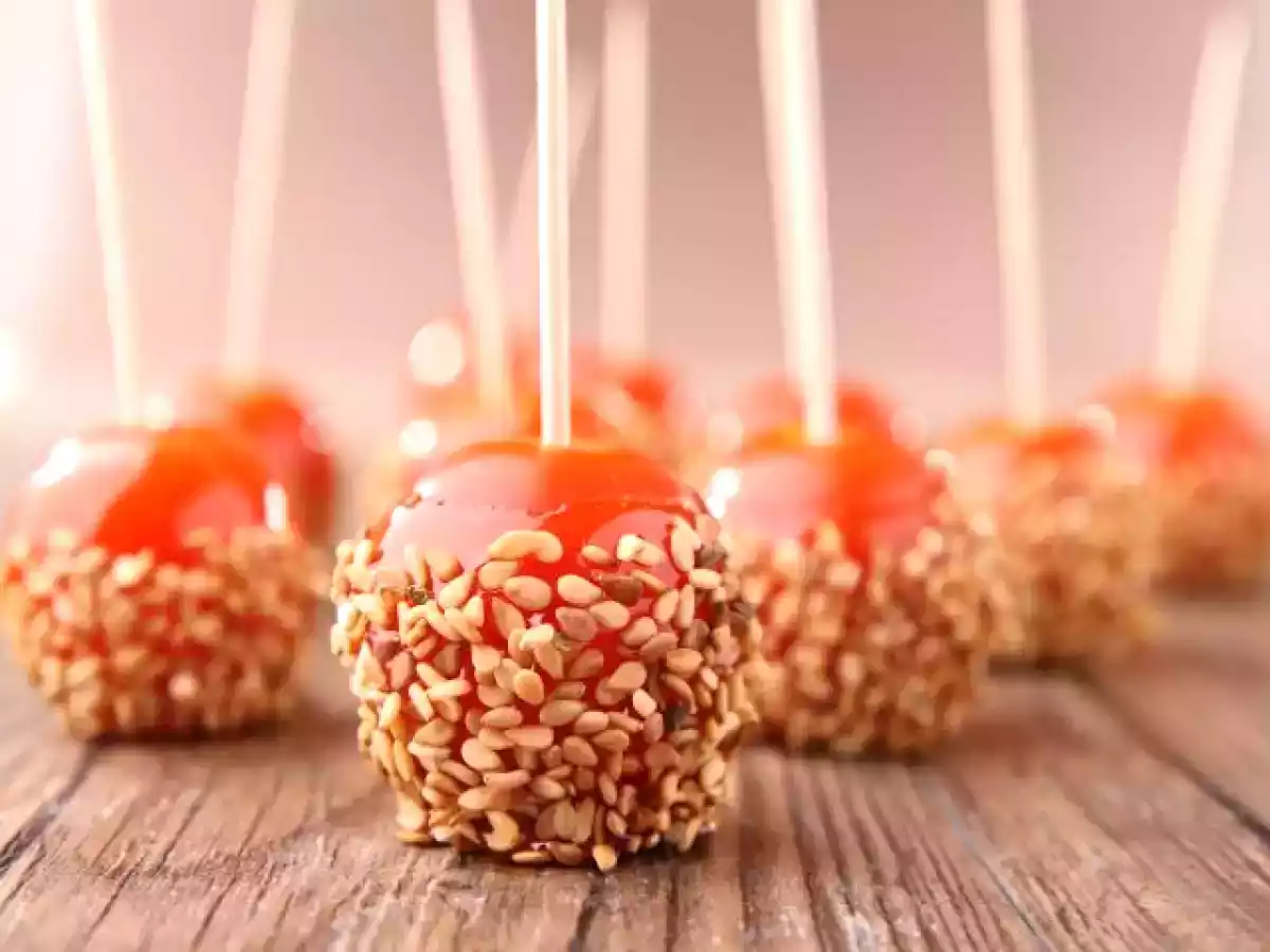 Tomates cerises au caramel et sésame