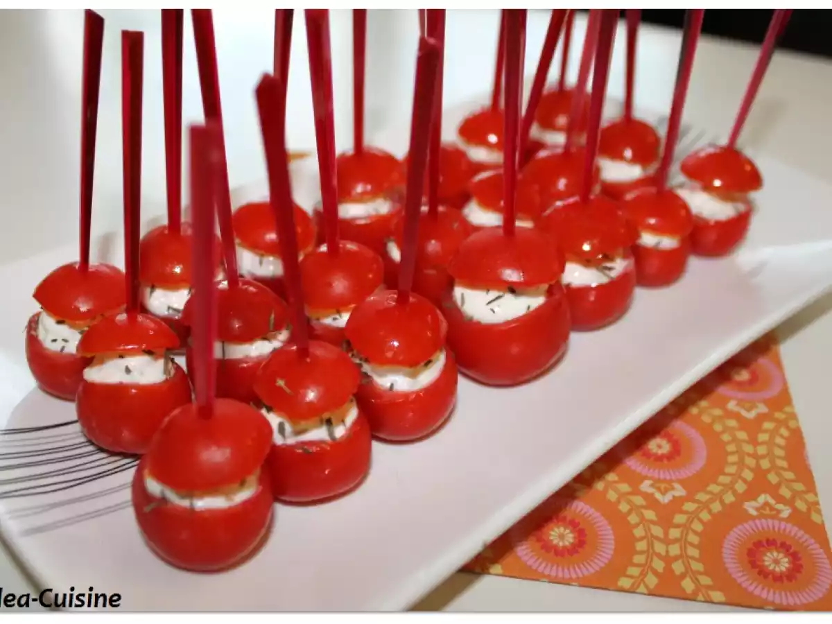 Tomates cerises au fromage et aux herbes