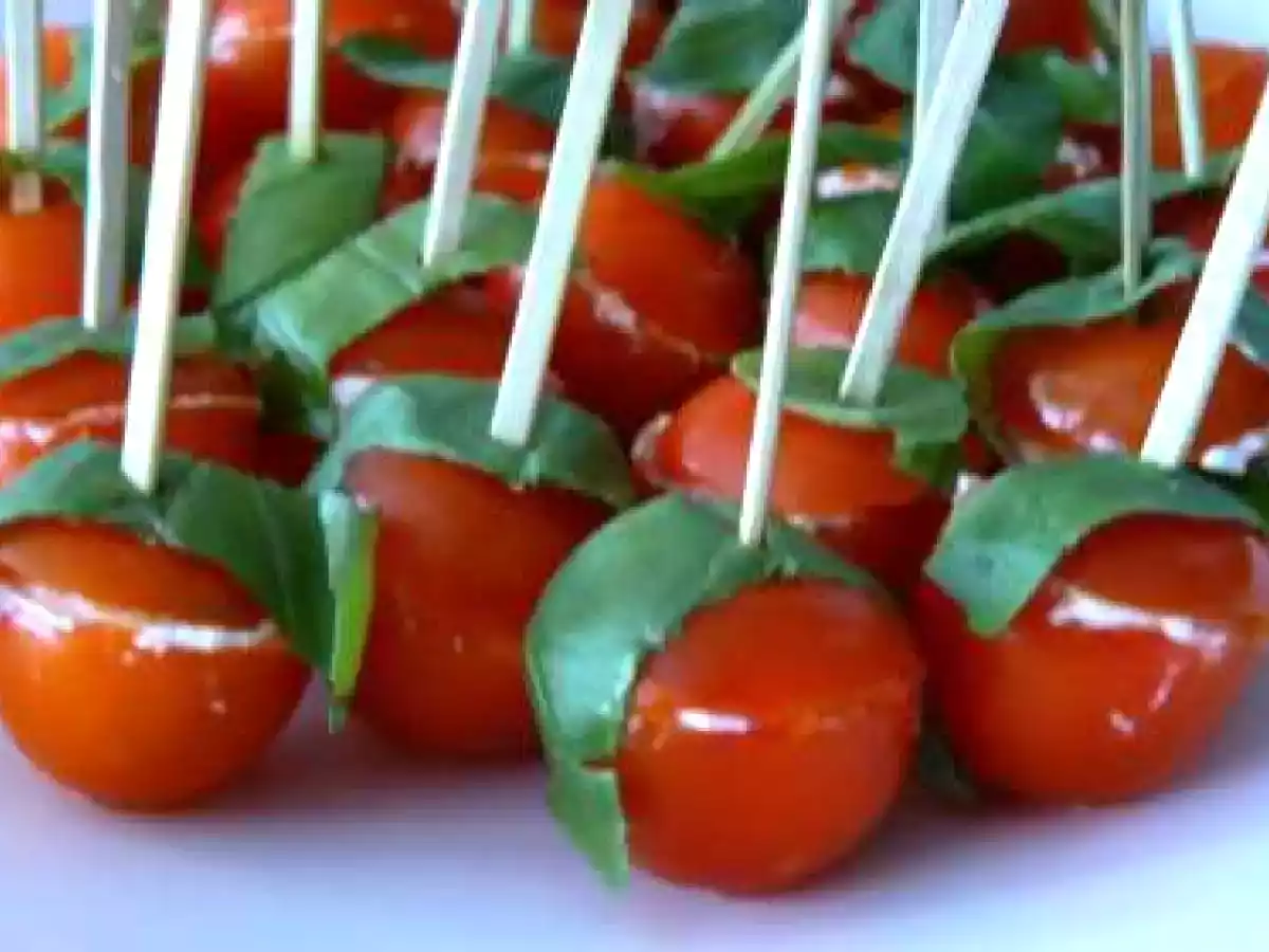 Tomates cocktail farcies au fromage ail et fines herbes