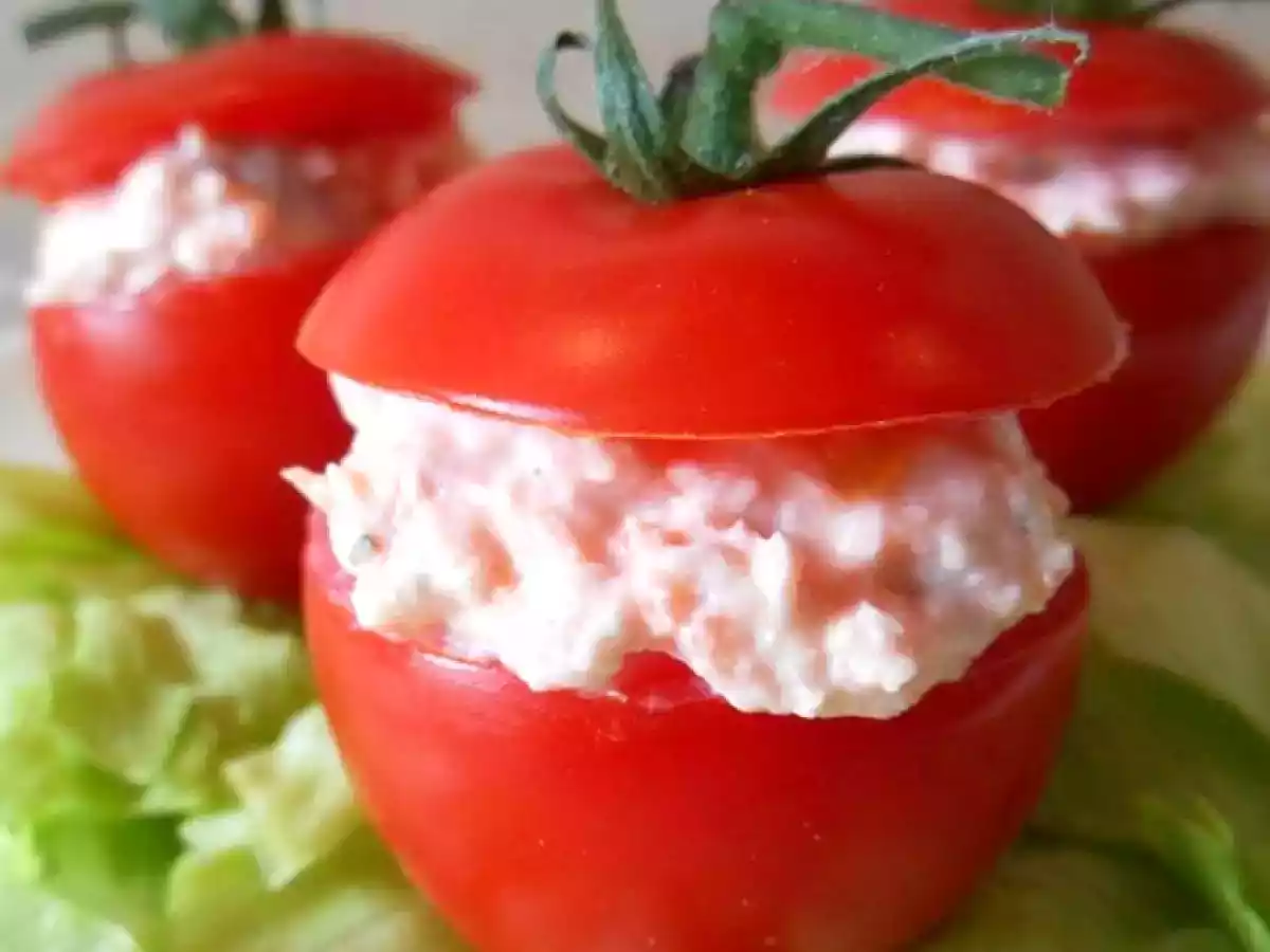 Tomates cocktail farcies au saumon fumé