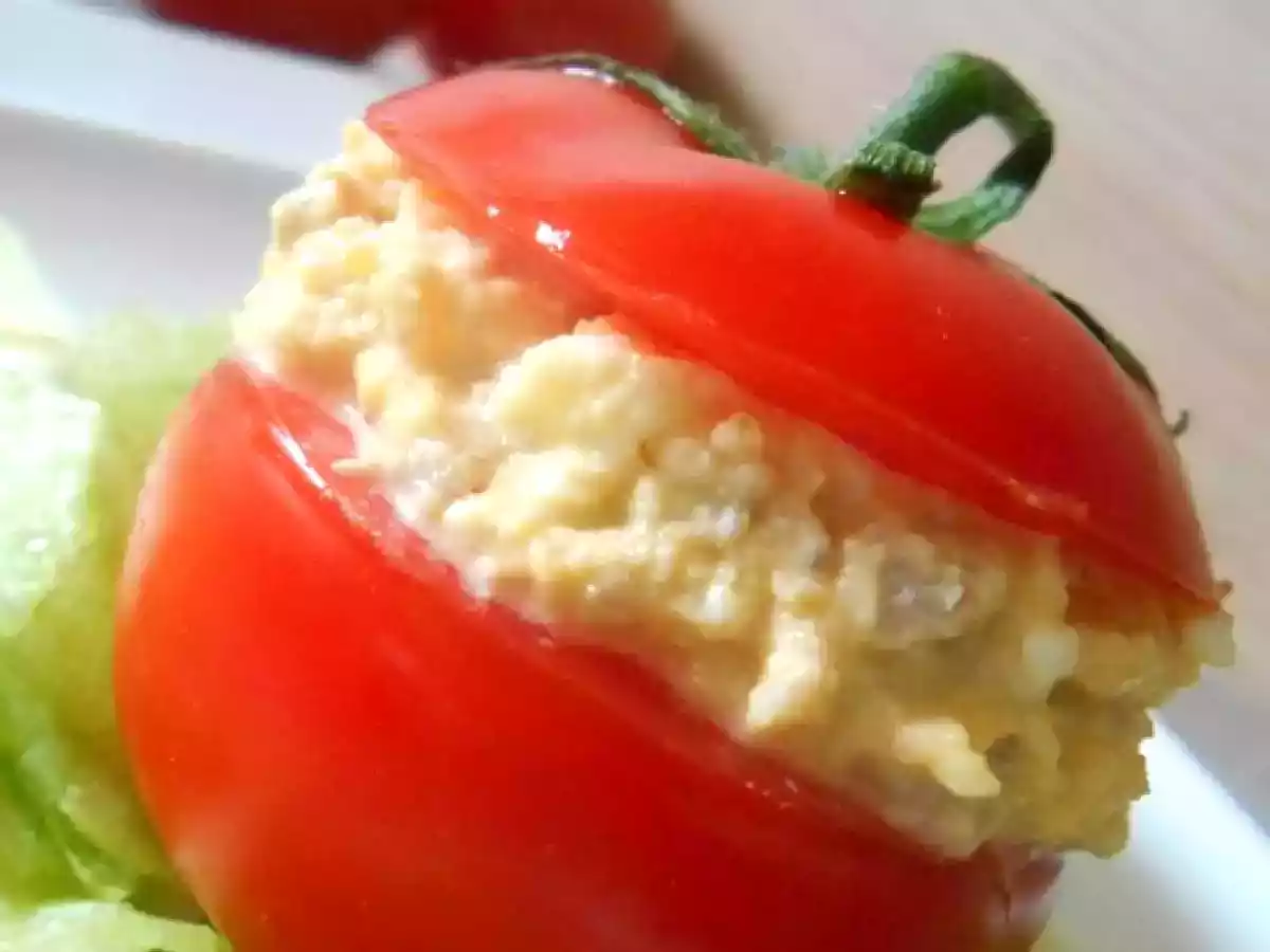Tomates farcies au thon & œuf dur