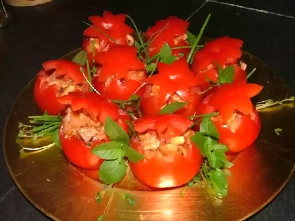 Tomates garnies au saumon fumé et champignons