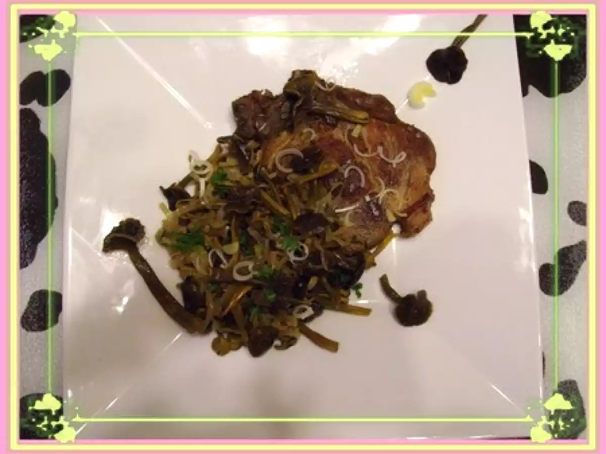 Tombée de Chanterelles et Poireau au Balsamique Blanc sur Côte de Porc