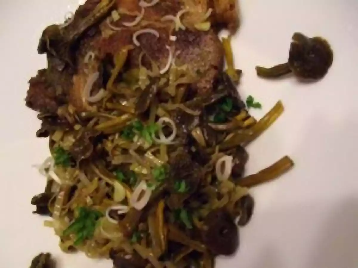 Tombée de Chanterelles et Poireau au Balsamique Blanc sur Côte de Porc - photo 3