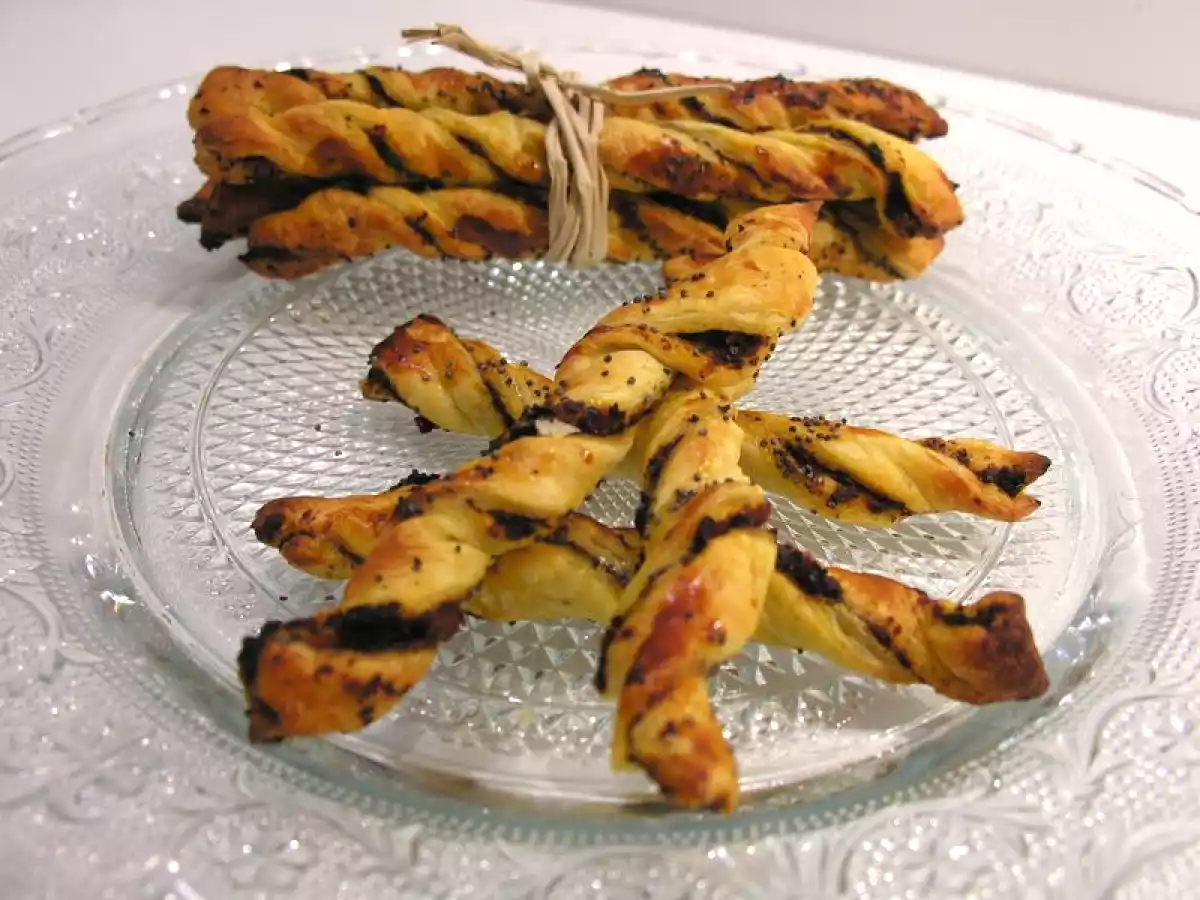 Torsades feuilletées à l'Olivade de Kalamata et aux Tomates Séchées