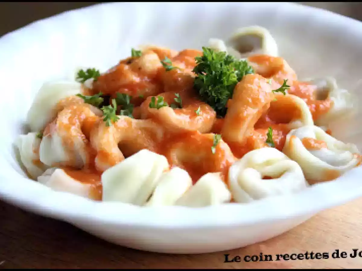 TORTELLINIS À LA SAUCE ROSÉE