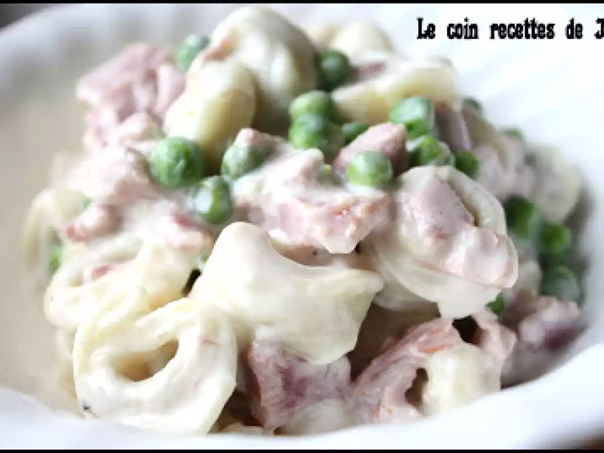TORTELLINIS ALFREDO AU JAMBON ET PETITS POIS