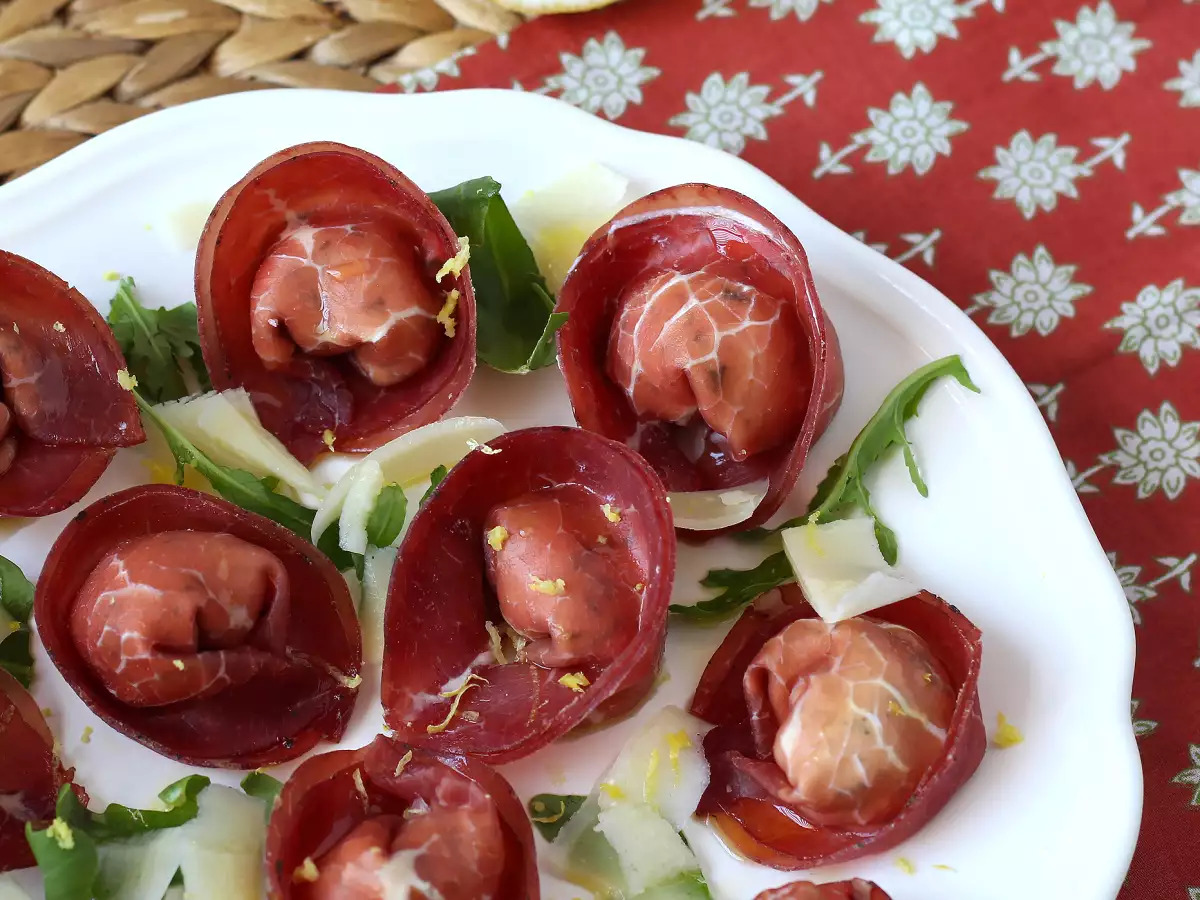 Tortelloni de bresaola farcis à la roquette et à la ricotta : savoureux et prêts en 10 minutes ! - photo 5