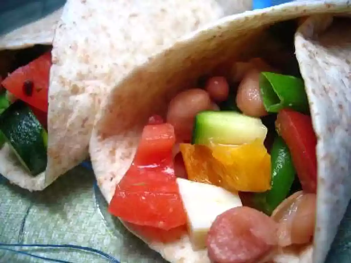 Tortillas garnies de légumineuses et fromage de chèvre