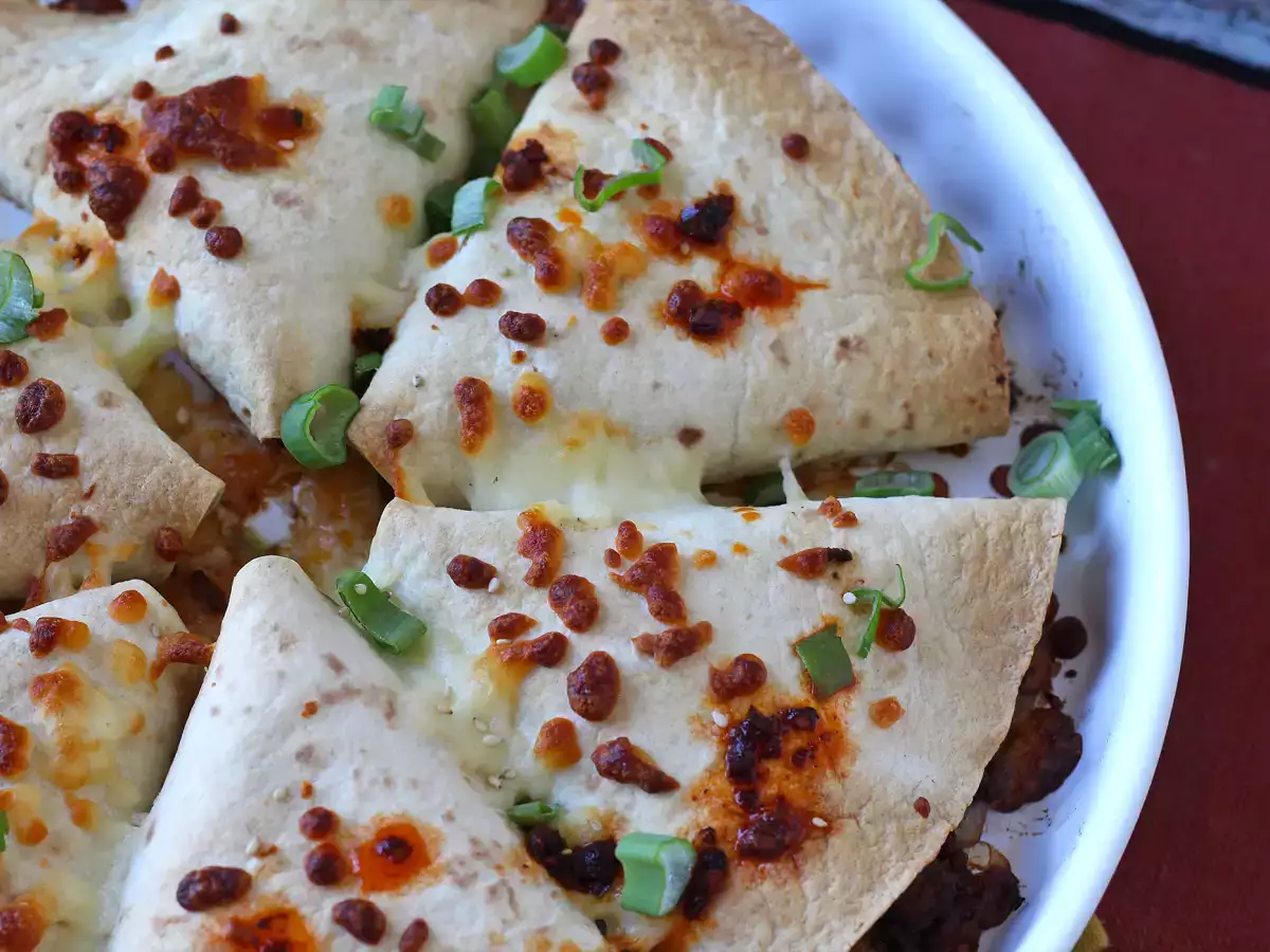 Tortillas garnies façon quesadillas au four avec une garniture au bœuf épicé - photo 5